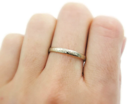 טבעת נישואין קלאסית 2.5 מ"מ מרוקעת