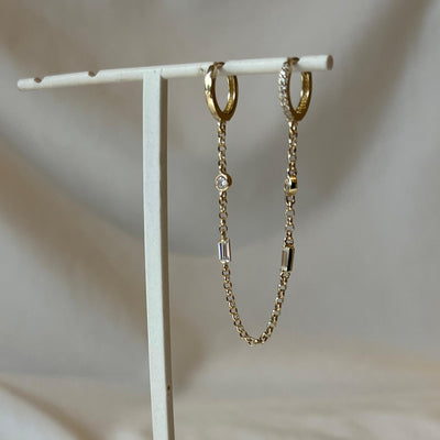 עגיל זהב חישוק כפול עם שרשרת ובשילוב זרקונים