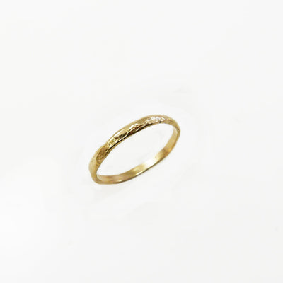 טבעת נישואין 2.3 מ"מ פראית בזהב צהוב