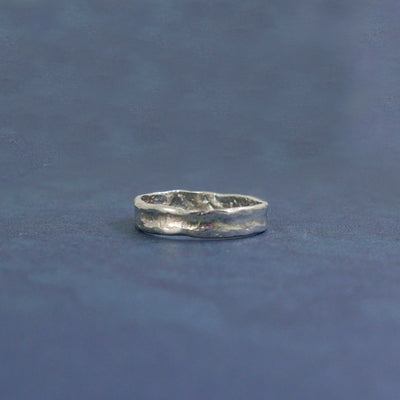 טבעת נישואין 4 מ"מ פראית בזהב צהוב
