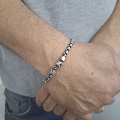 צמיד לגבר עם סוגר מיוחד