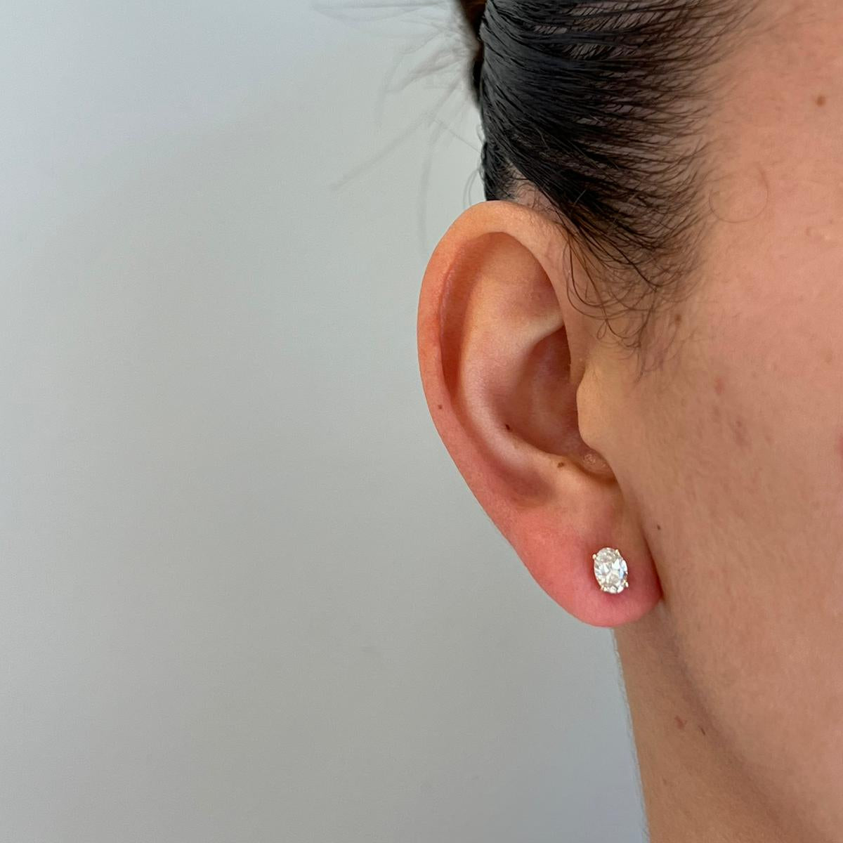 עגילי זהב 14 קרט עם 1 קראט יהלומי מעבדה אובל