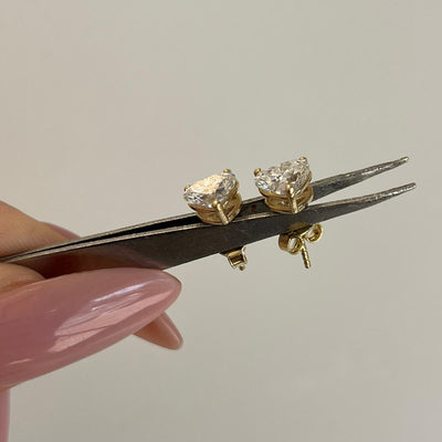 עגילי זהב 14 קרט עם 2 קראט יהלומי מעבדה בצורת לב