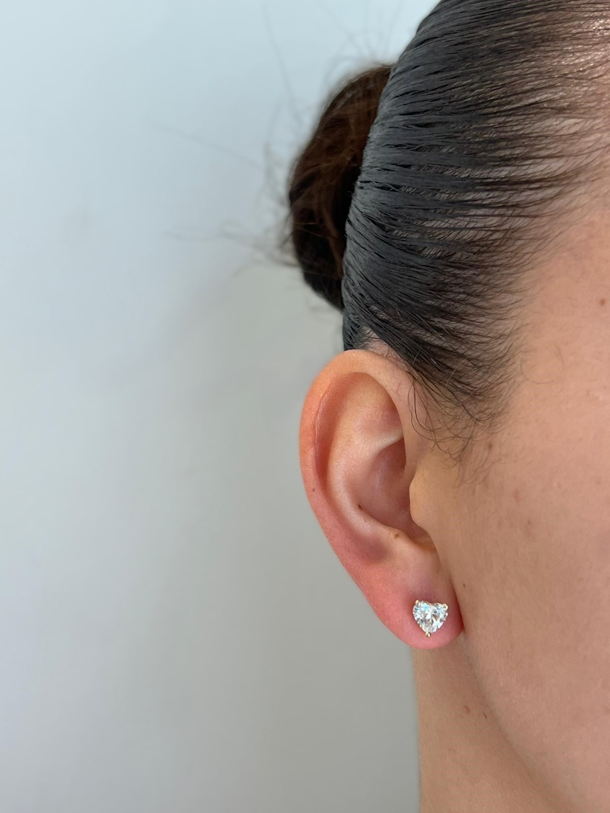 עגילי זהב 14 קרט עם 2 קראט יהלומי מעבדה בצורת לב