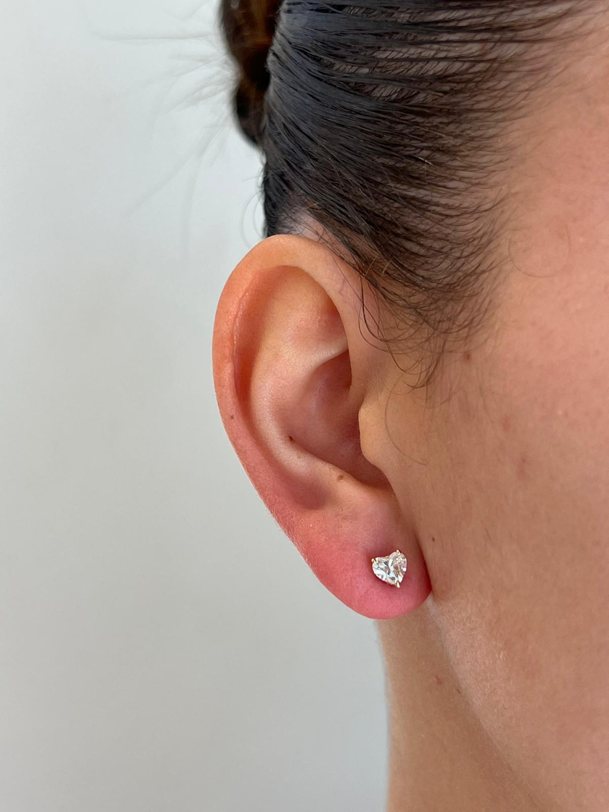 עגילי זהב 14 קרט עם 1 קראט יהלומי מעבדה בצורת לב