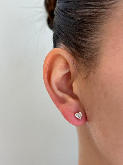 עגילי זהב 14 קרט עם 1 קראט יהלומי מעבדה בצורת לב