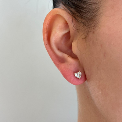 עגילי זהב 14 קרט עם 1 קראט יהלומי מעבדה בצורת לב