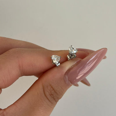 עגילי זהב 14 קרט עם 1 קראט יהלומי מעבדה בצורת לב