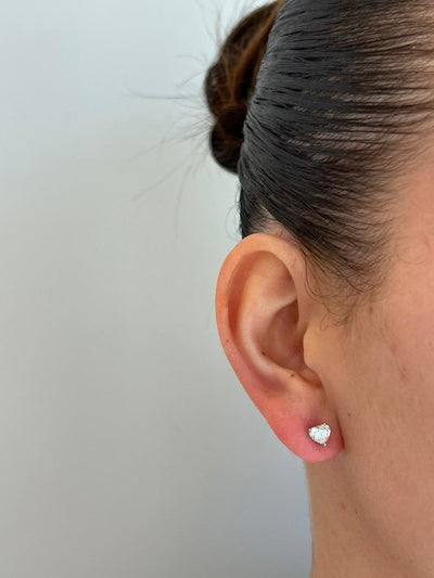 עגילי זהב 14 קרט עם 1 קראט יהלומי מעבדה בצורת לב