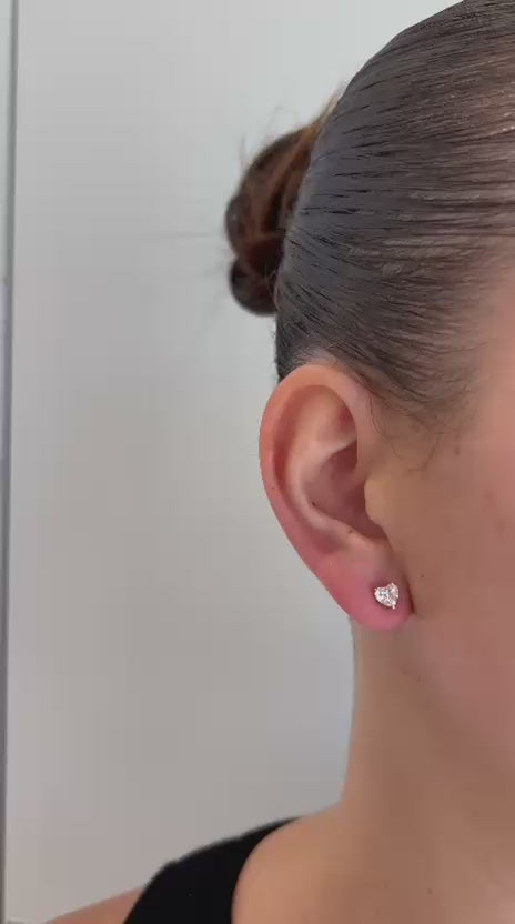 עגילי זהב 14 קרט עם 1 קראט יהלומי מעבדה בצורת לב