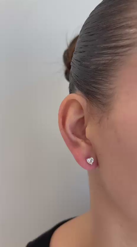 עגילי זהב 14 קרט עם 1 קראט יהלומי מעבדה בצורת לב