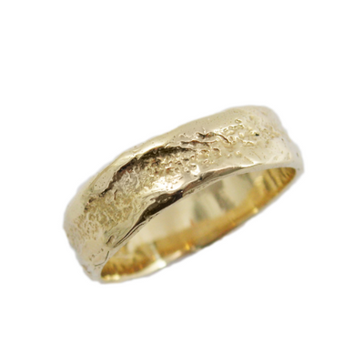 טבעת נישואין 5.4 מ"מ פראית בזהב צהוב
