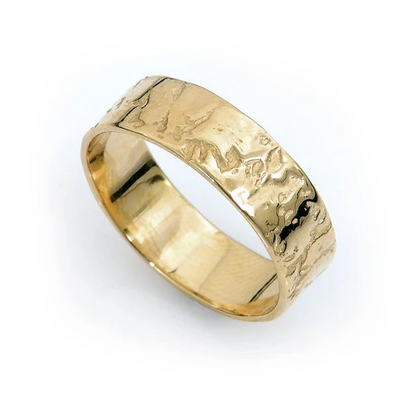 טבעת פארן בטקסטורת אדמה סדוקה