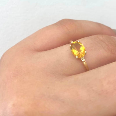 טבעת זהב וינטג' משובצת אבן סיטרין אובלית