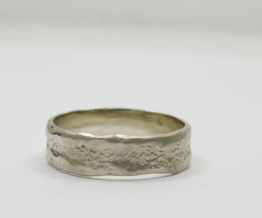 טבעת נישואין 5.4 מ"מ פראית בזהב אדום מט