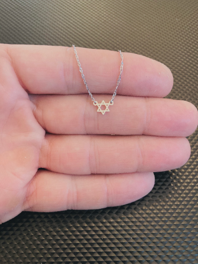 STAR OF DAVID NECKLACE