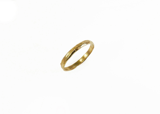 טבעת נישואין 3 מ"מ פראית בזהב צהוב
