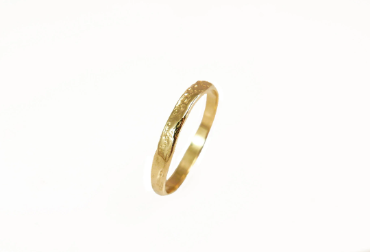 טבעת נישואין 3 מ"מ פראית בזהב לבן