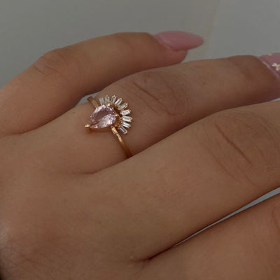 טבעת זהב לבן משובצת מורגנייט ויהלומים