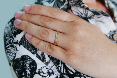 טבעת נישואין 3 מ"מ פראית בזהב צהוב