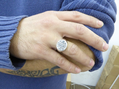 טבעת חותם עגולה עם 2-3 אותיות בכסף 925