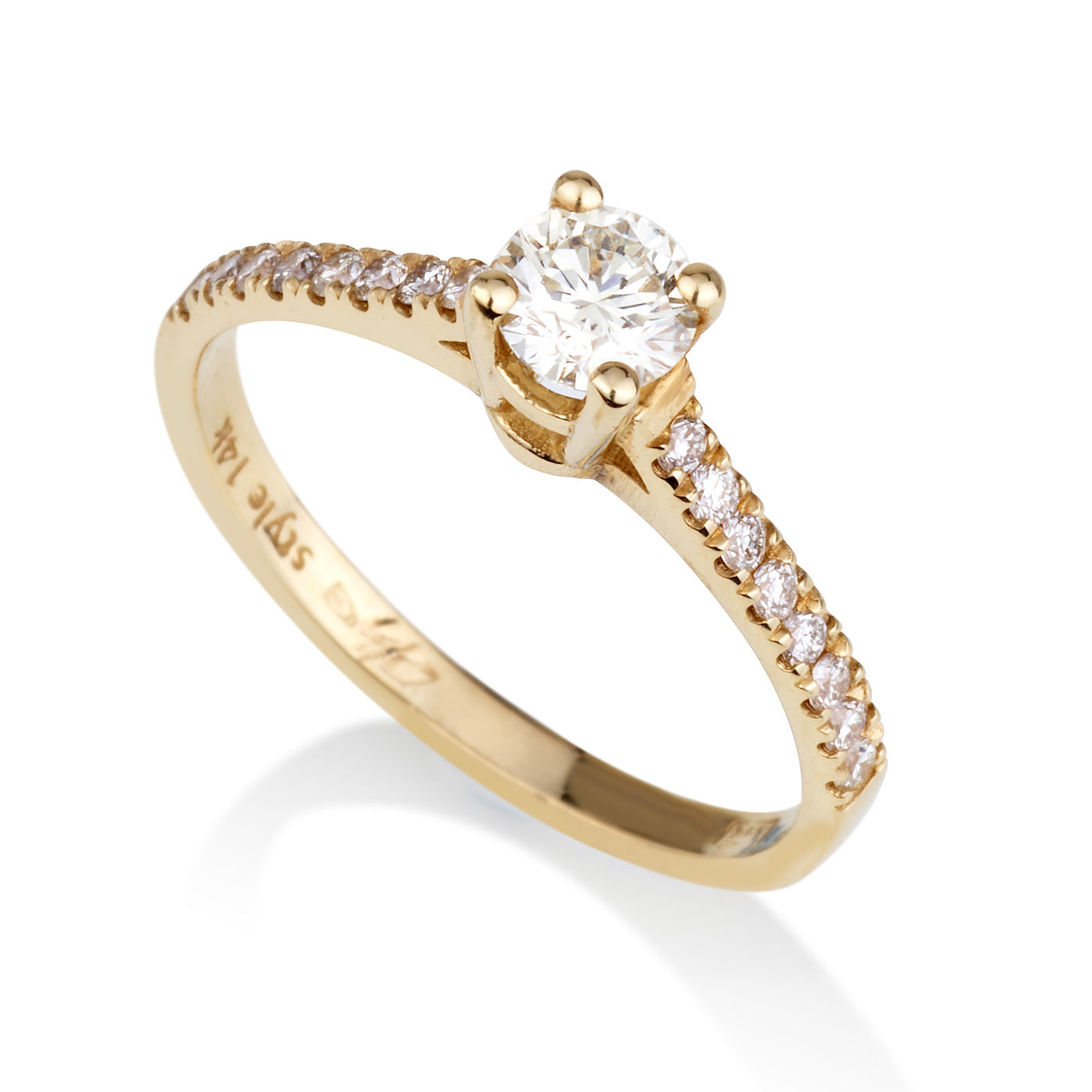 טבעת זהב צהוב משובצת יהלום באמצע ושורות יהלומים בצדדים