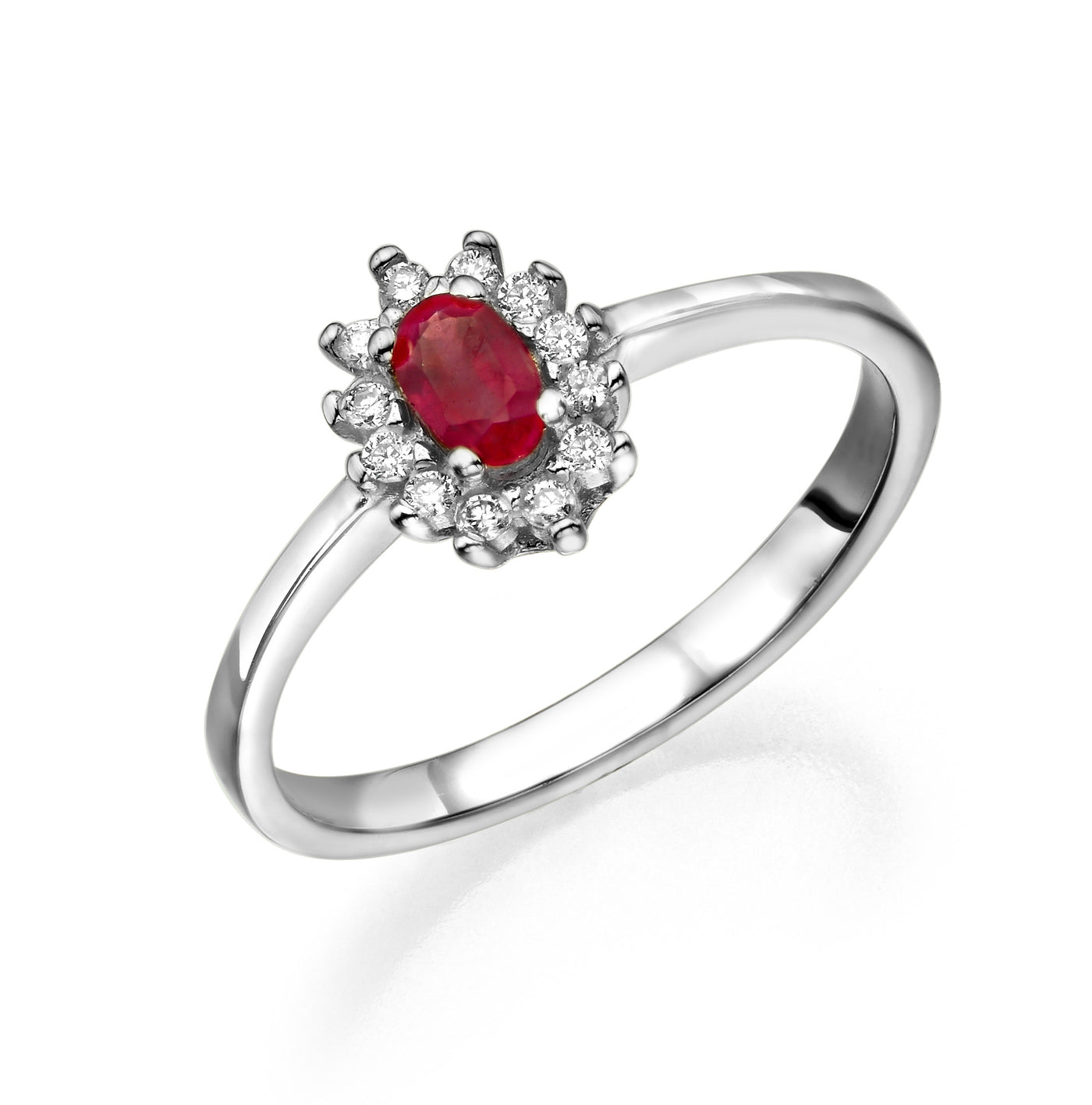 טבעת משובצת אבן רובי אדומה ויהלומים מסביב