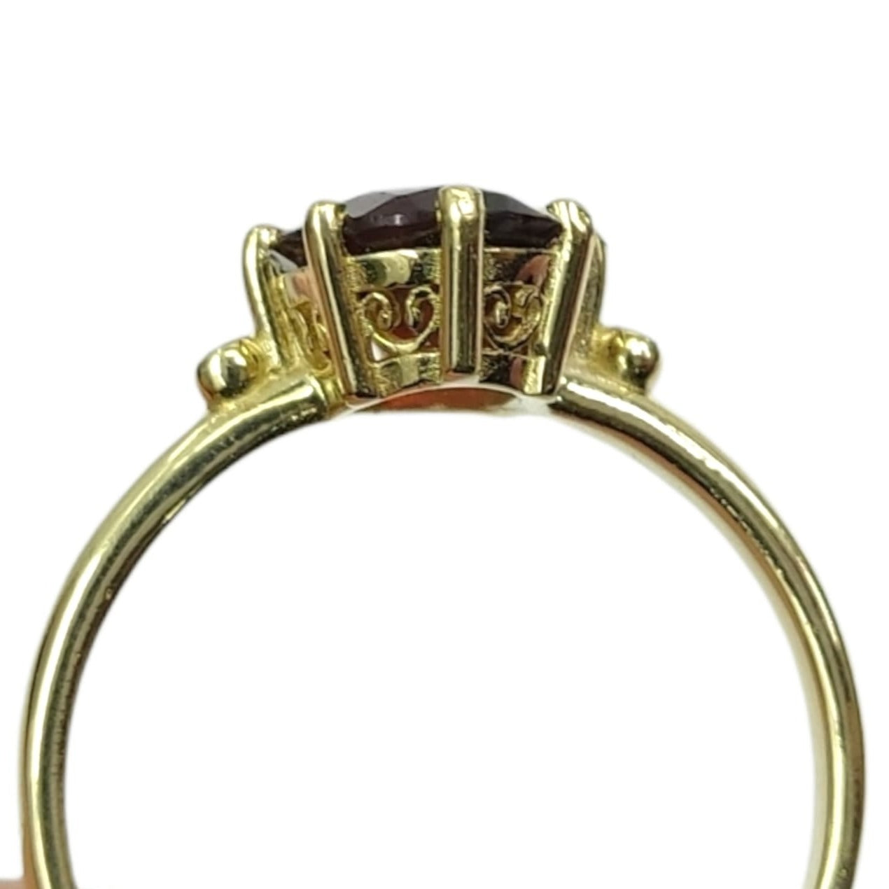 טבעת זהב וינטג' משובצת אבן גרנט עם יהלומים בצדדים