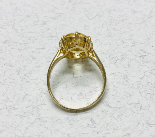 טבעת זהב צהוב וינטג' משובצת אבן סיטרין