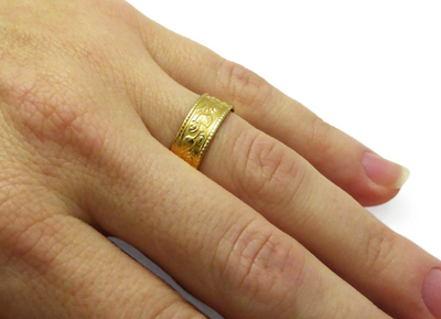 טבעת נישואין 6.2 מ"מ עם פרחים