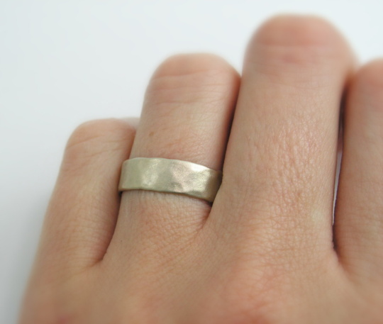 טבעת נישואין 5 מ"מ מרוקעת