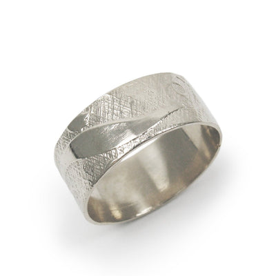 טבעת נישואין 7.5 מ"מ עם טקסטורה מזהב לבן