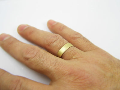 טבעת נישואין קלאסית 5.2 מ"מ ישרה בזהב צהוב