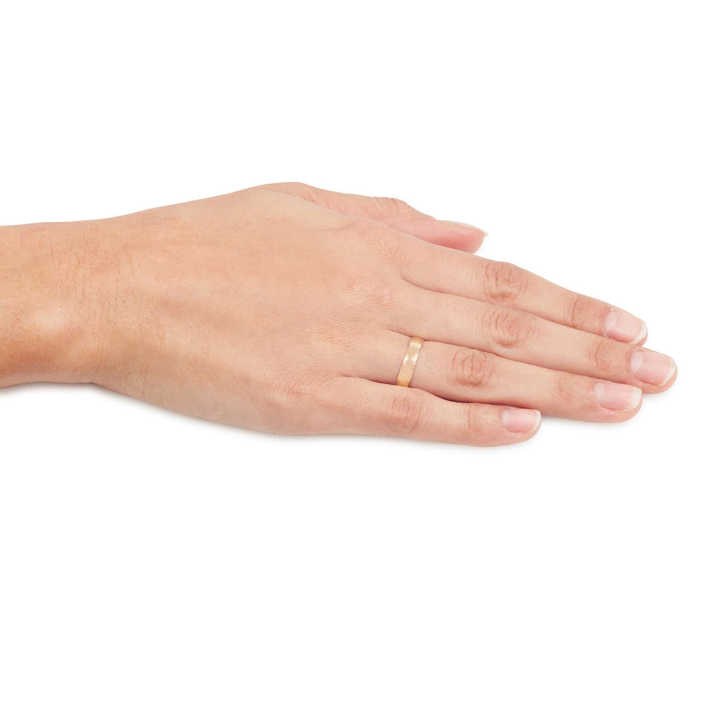 טבעת נישואין 4 מ"מ חצי עגולה עם חיתוכים בשוליים