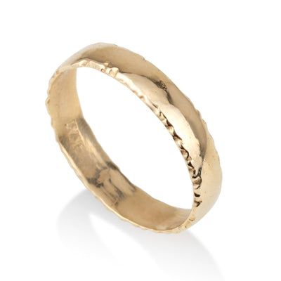 טבעת נישואין 4 מ"מ חצי עגולה עם חיתוכים בשוליים