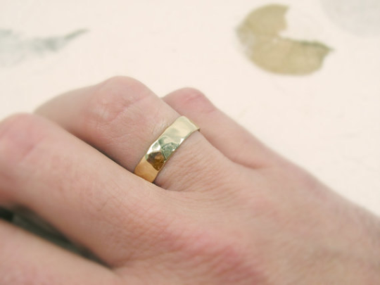 טבעת נישואין 5 מ"מ מרוקעת
