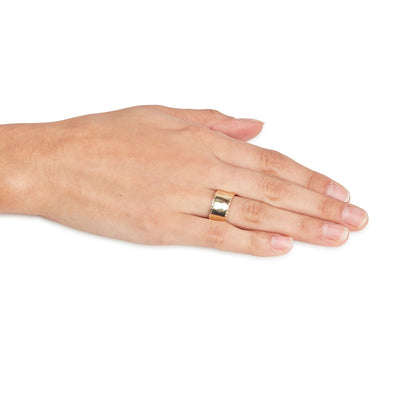 טבעת נישואין רחבה 9.8 מ"מ עם טקסטורה בשוליים
