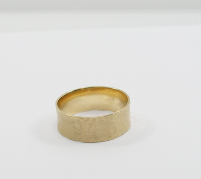 טבעת נישואין מרוקעת 7 מ"מ בגימור מט